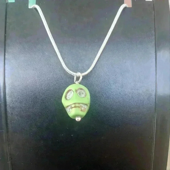 Howlite Turquoise Skull Necklace - Picture 1 of 4